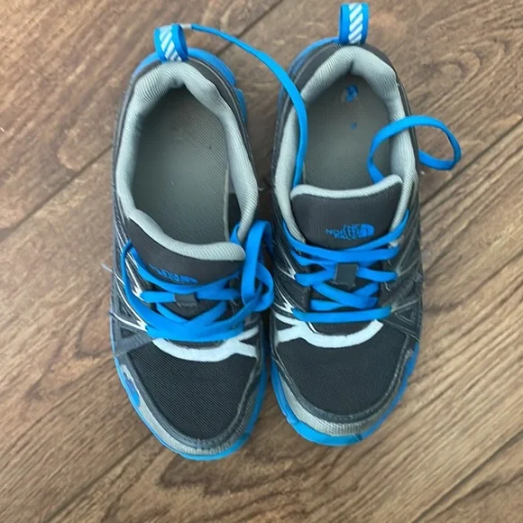 The North Face kids hiking shoe tennis shoe size 2 - Picture 3 of 7